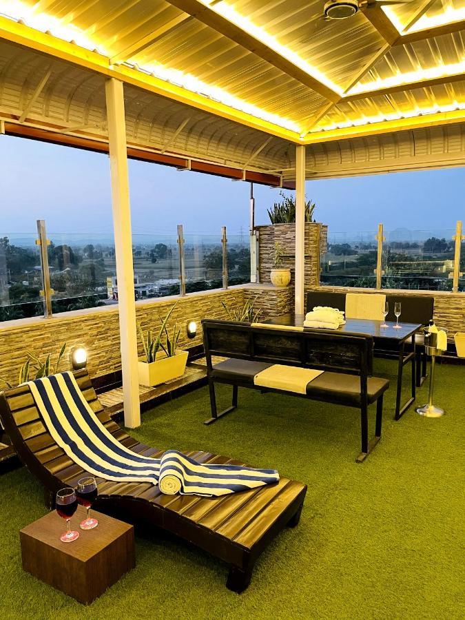 Hotel Ramada Neemrana Exterior foto
