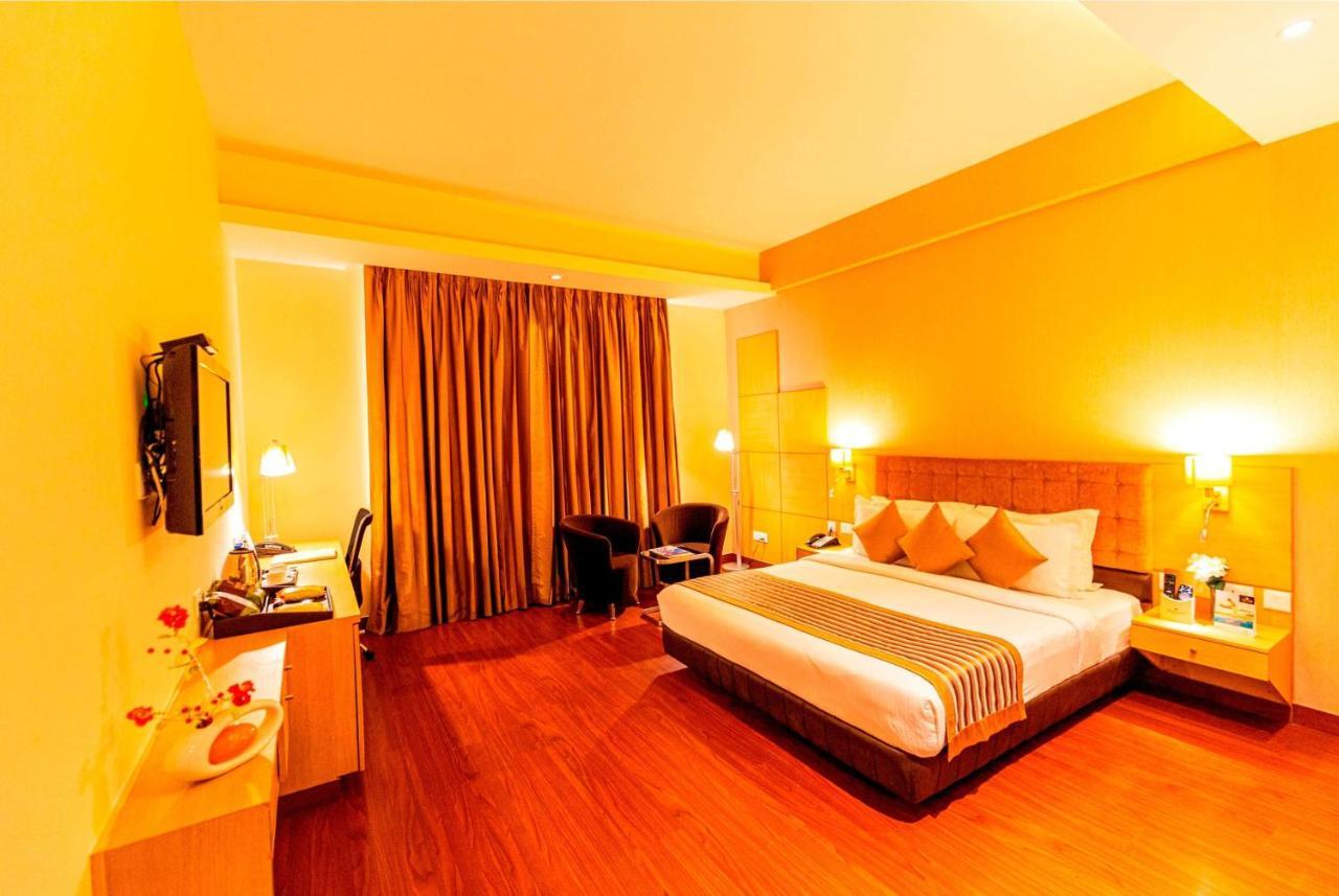 Hotel Ramada Neemrana Exterior foto