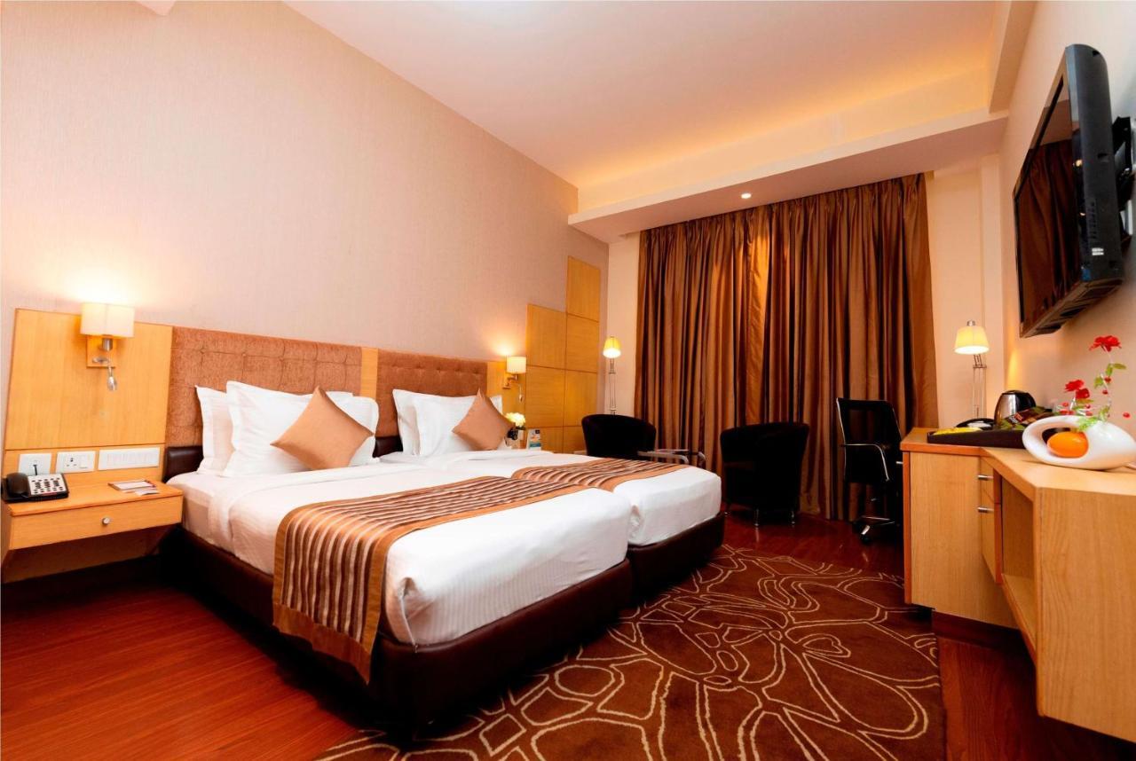 Hotel Ramada Neemrana Exterior foto